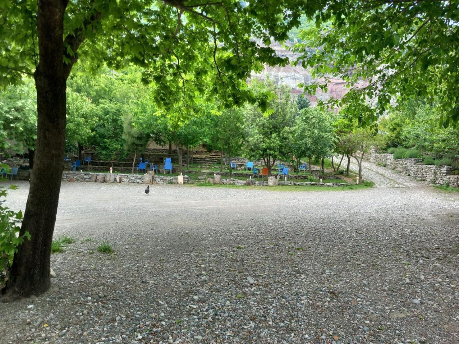 Gjestgiverier Natura Komani Koman